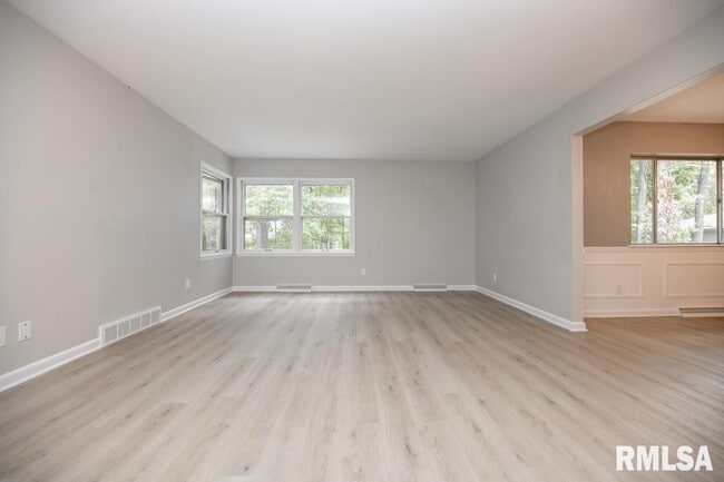 Photo - 9019 N Locust Ln