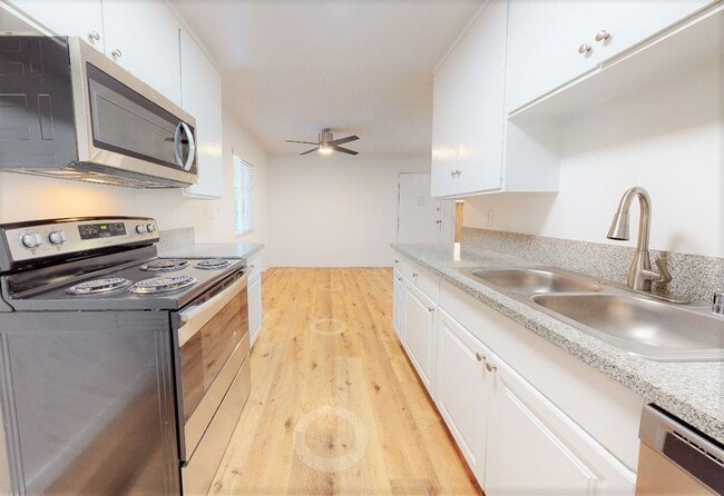 Photo - 20353 Saticoy St