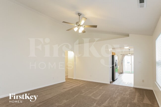 Photo - 467 Vernon Pl