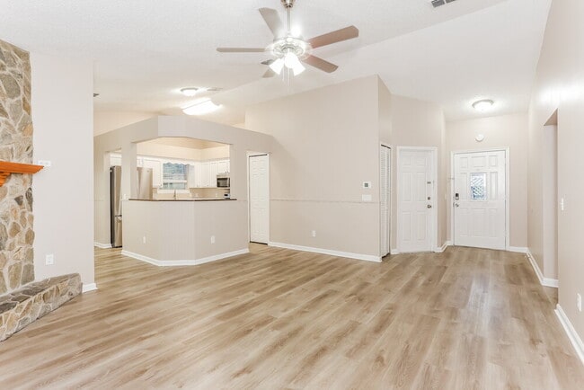 1704 Sandy Hollow Loop