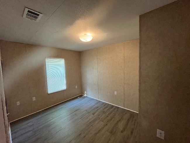 Photo - 129 Genes Ln