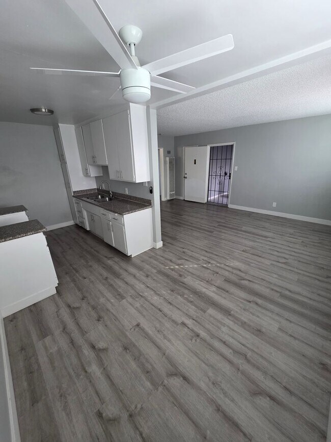 Photo - 721 Venice Way