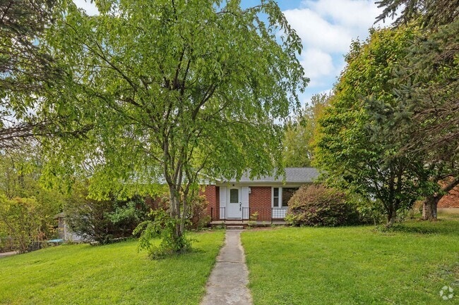 Building Photo - Nice Brick Ranch in Arden - New Back Deck! Rental