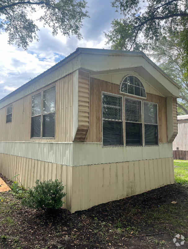 Building Photo - 1820 Ichetucknee Rd SE Rental