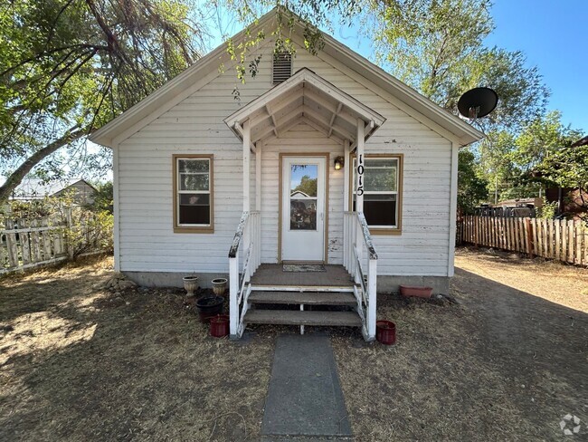 Building Photo - Cozy 2 Bedroom 1 Bath w/ all amenities and... Rental