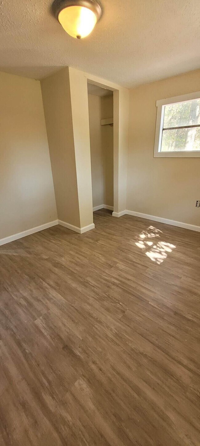 Photo - 808 E Chestnut Ave