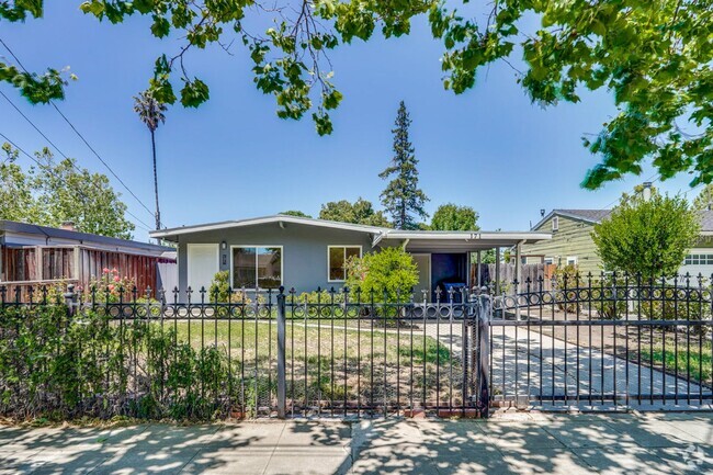 Building Photo - Charming updated 3 bedroom, 1 bathroom hom... Rental