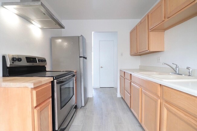 Photo - 1123 Betts St NE
