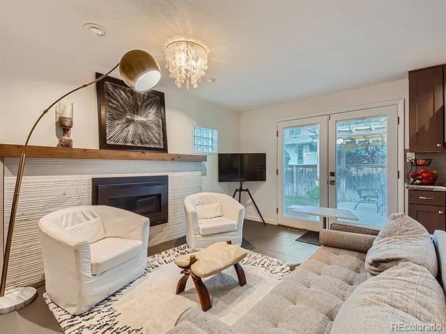 Building Photo - 645 S Glencoe St