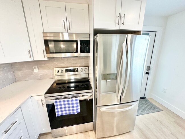 Photo - ** BONITA SPRINGS ** 3 BED / 1 BATH - SINGLE FAMILY HOME - NO HOA! - WATERFRONT LOT - ANNUAL RENTAL