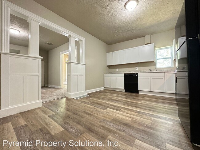 Photo - 4 br, 2 bath House - 803 E Court Ave