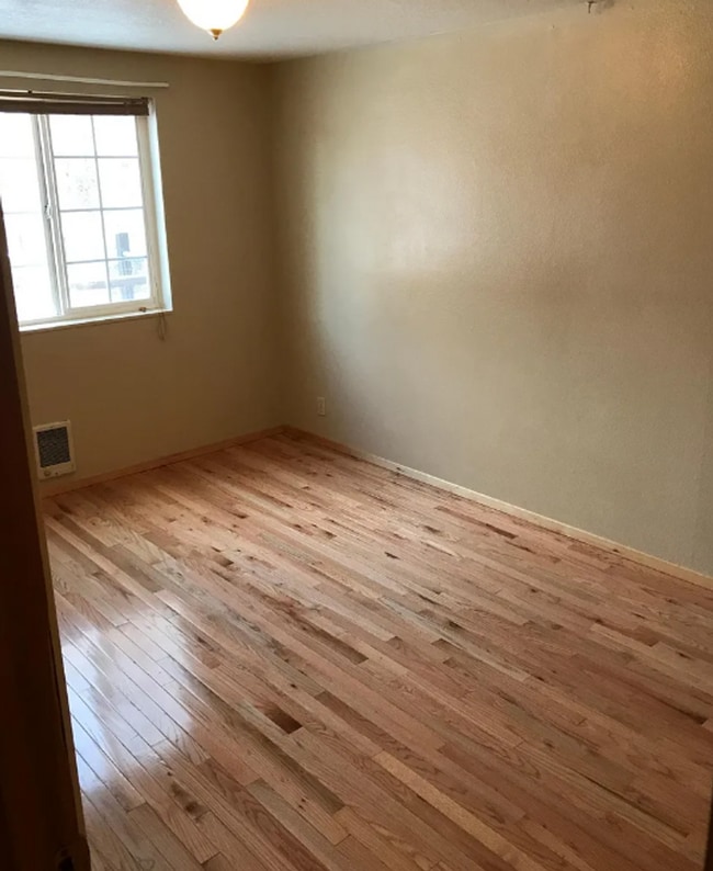 Photo - Recently Renovated 3 Bed/1 Bath Duplex Unit - Metolius Ave