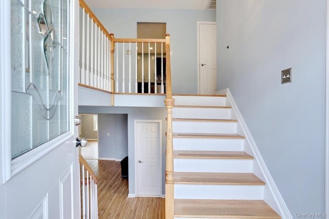 6 Hemlock Ln