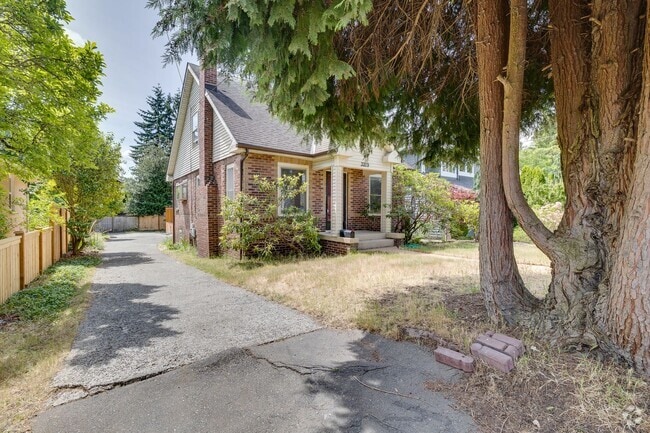Building Photo - Adorable Wedgewood 4 Bedroom Available Now! Rental