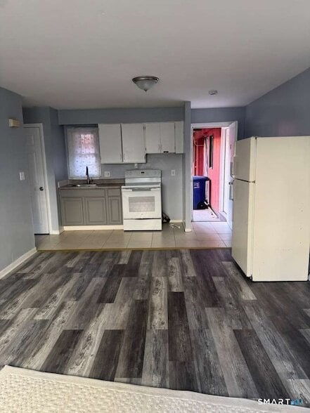 Building Photo - 240 Oak St Unit 18