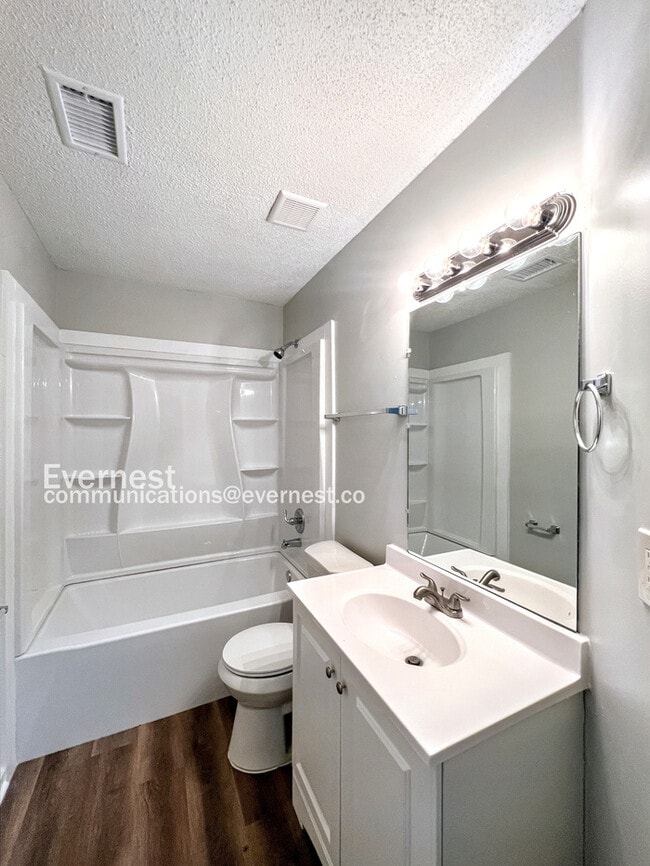 Photo - 1036 Cambrain Cove