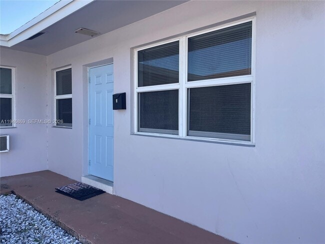 Building Photo - 5550 NE 20th Terrace Unit 3