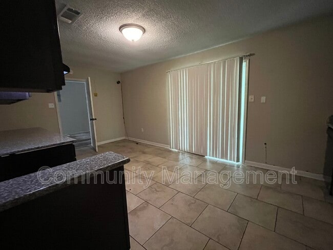 Photo - 16813 Vermillion Dr