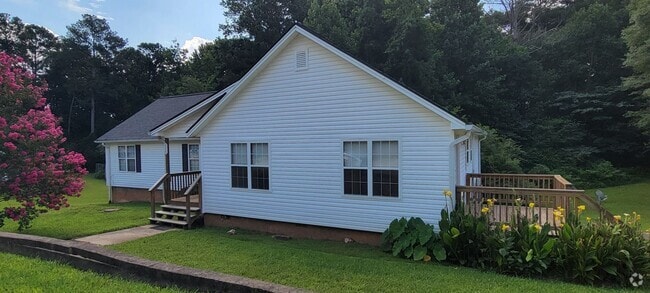 Building Photo - AFFORDABLE AND SPACIOUS Unit Shady GROVE A Rental