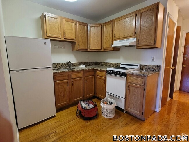 Building Photo - 8 Wait St Rental