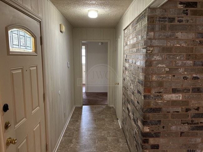 Photo - 2103 Omega Cir