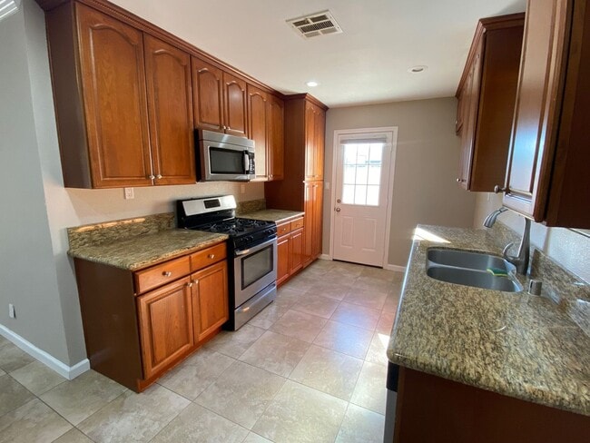 Photo - 4 Bedroom in Simi Valley