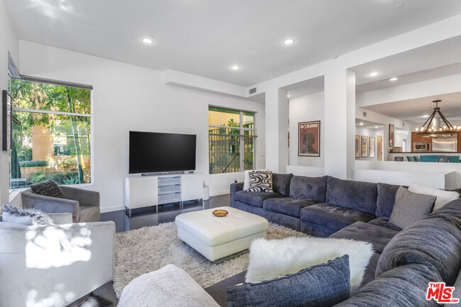 Photo - 900 N W Knoll Dr Unidad 3