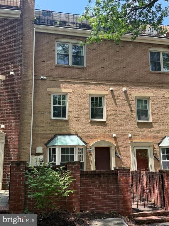 Building Photo - 2510 Fairfax Dr