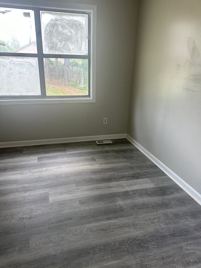Photo - 5574 Windwood Rd