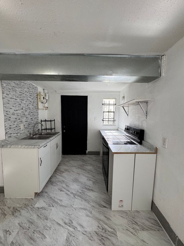 Photo - 929 W 27th St