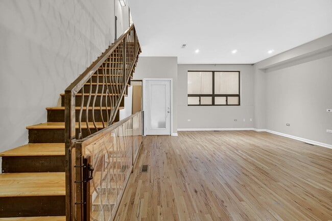 Photo - 1424 W Grand Ave Unidad 2