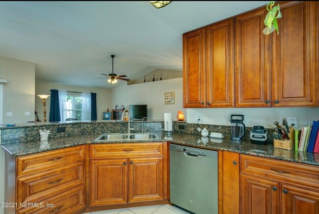 Photo - 453 Island View Cir