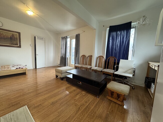 Photo - 349 Bd Graham