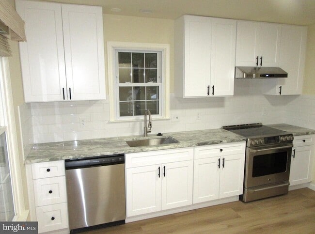 Photo - 512 Cobblers Ln