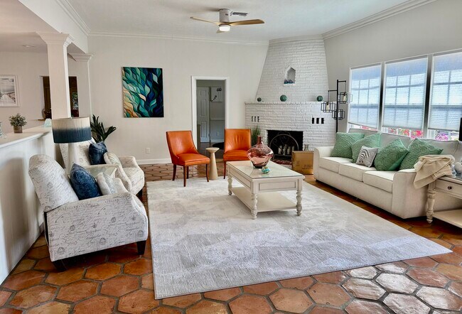 Photo - 302 NW 11th St