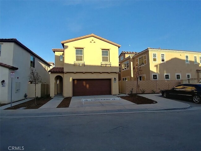 Building Photo - 523 Escenico