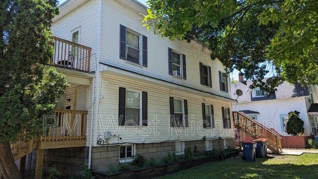 Photo - 1051 Pine Ave NW