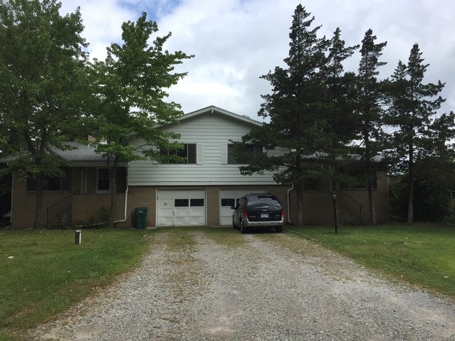 A la izquierda de la unidad - 321 Lillian Ct Unidad 321