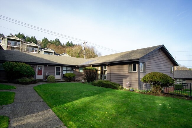 Building Photo - Renovated Mid-Century 2Bdr w/Hardwoods, Dishwasher + Pets OK Unit 20