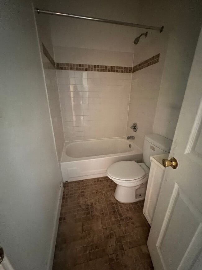 Photo - 4716 Woodland Ave Unit 3F