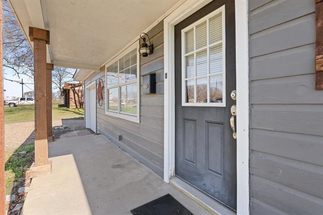 Photo - 832 N Main St