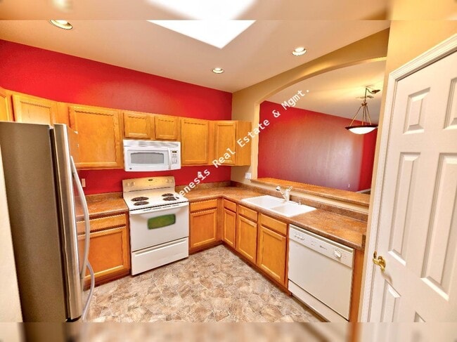 Photo - 606 W Woodfield Ct