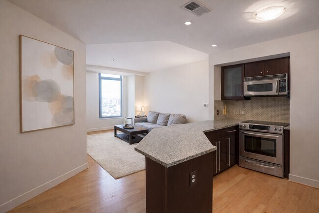 Photo - 675 S President St