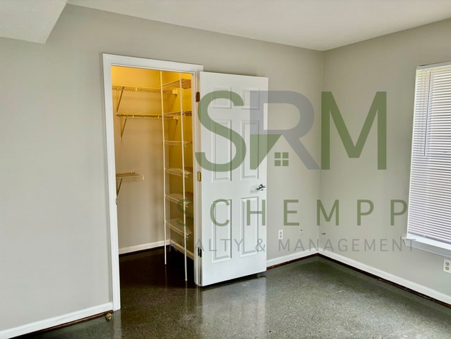 Building Photo - First floor 1 bedroom in West Louisville! Section 8 Accepted Unit 3124-1