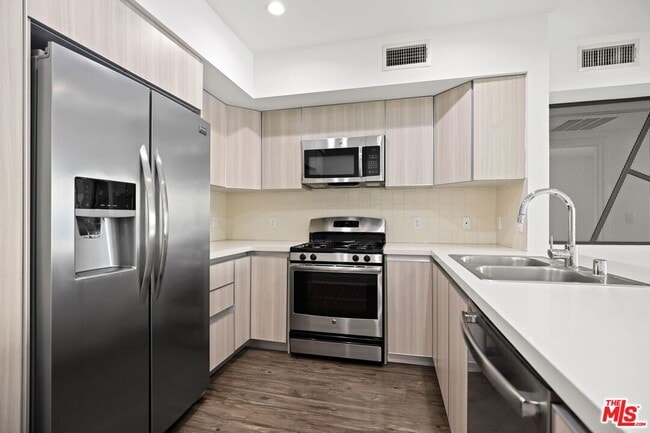 Photo - 409 Hayworth Ave Unidad 201