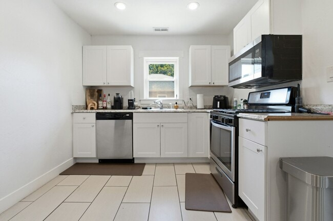Photo - 75 S 300 W