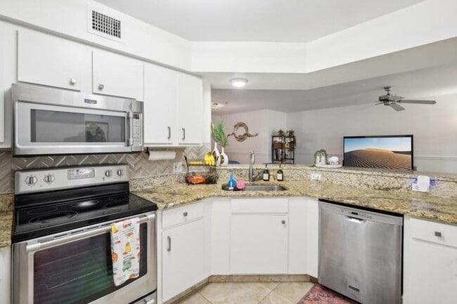 Photo - 300 Scotia Dr