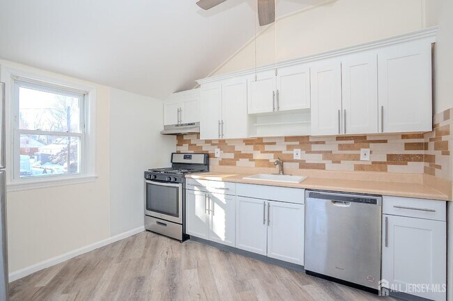 Photo - 3774 NJ-27 Unit 1b