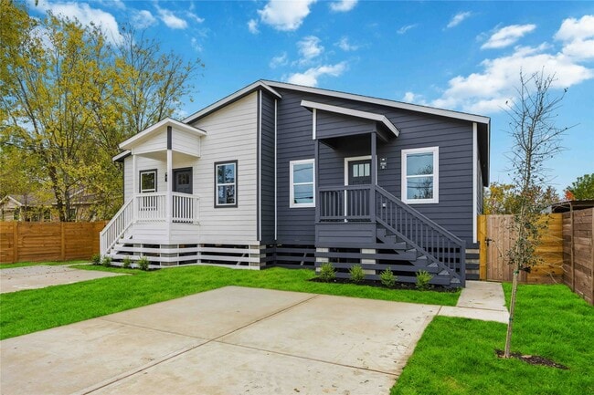 Photo - 8512 Farqueson St