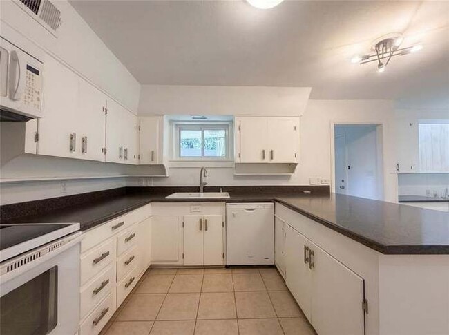 Photo - 509 Robinhood Dr